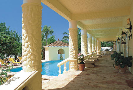 Quinta da Margarida, villa with pool and tennis courtAlgarve Villa Rentals